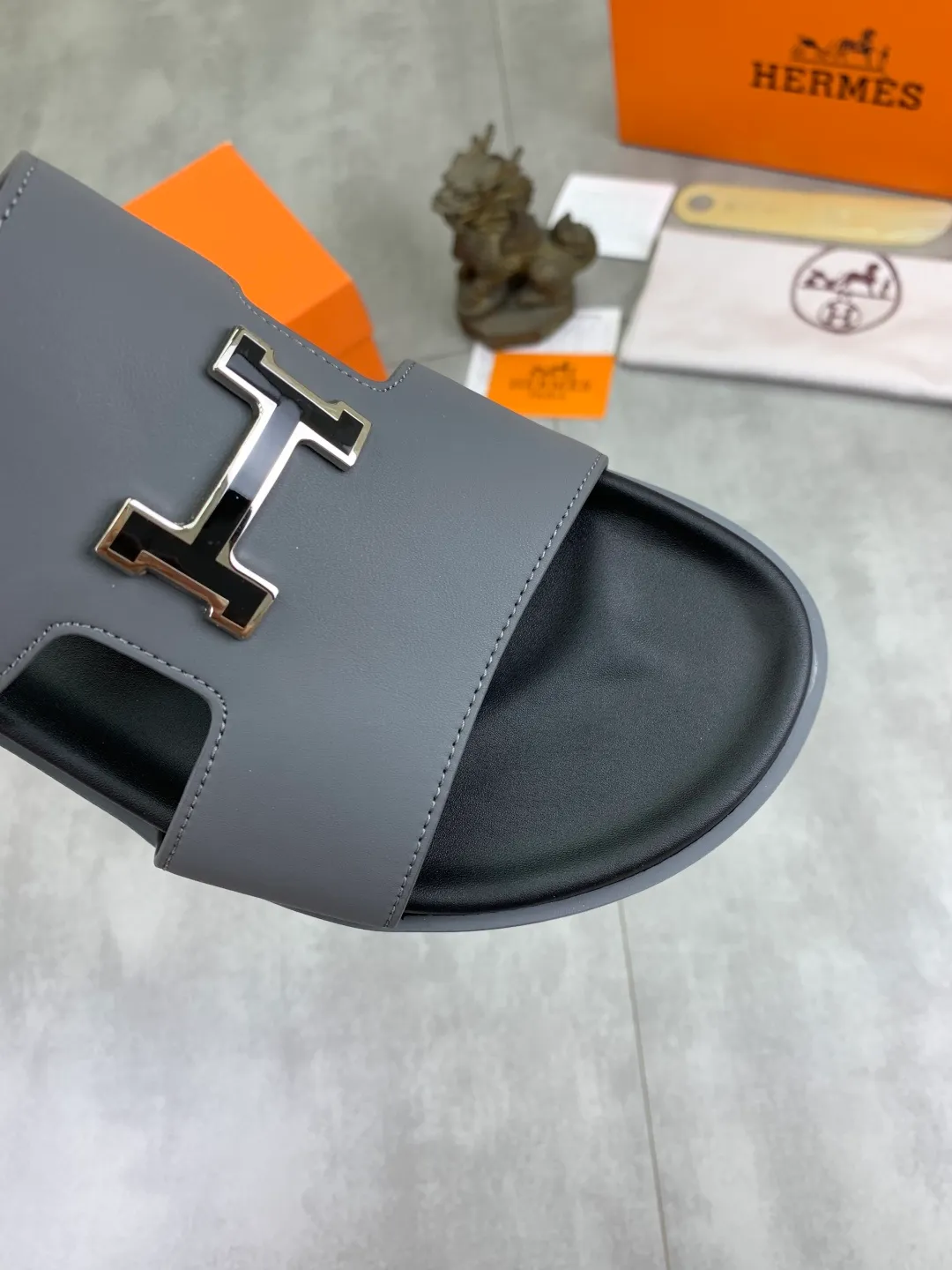 Men's shoes 💰P440 New [HERMES] high-end quality new Hermès slippers, made of imported calfskin, wear-resistant and non-slip rubber outsole. Fashionable and elegant code number: 39-44 (38 45 46 customized)